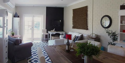 YSG The Edward Townhouse 155 - Steps To Town - Accommodation Redcliffe 1