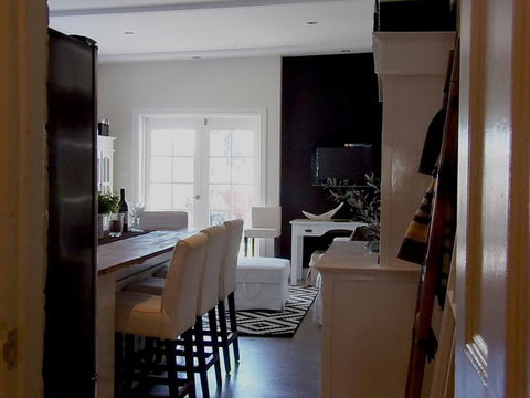 YSG The Edward Townhouse 155 - Steps To Town - Accommodation Redcliffe 2