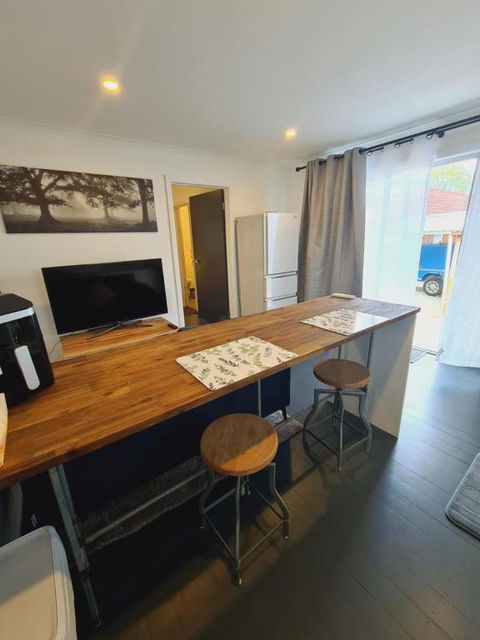 1 Bedroom Self-contained Apartment In Lalor - Accommodation Redcliffe 3