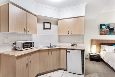 Zenith Studio, Unit 3/10 Messines Street - Accommodation Redcliffe 1
