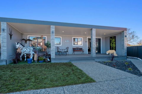 Zoo Villas: Villa Giraffe - Central Wynyard - Accommodation Redcliffe 2