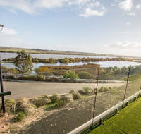 Serenity and sweeping Murray River views - Accommodation Redcliffe