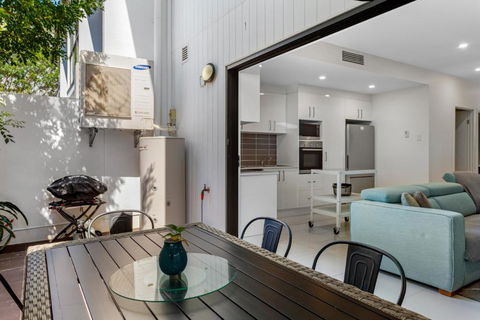 3-Bed Beach Haven With Patio, BBQ & Secure Parking - Accommodation Redcliffe 1