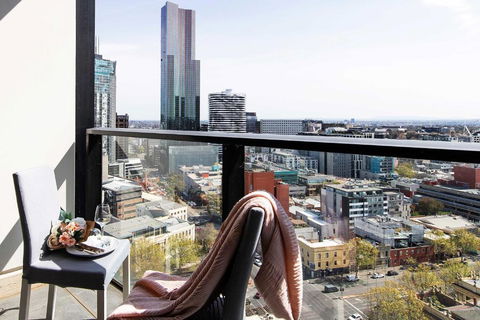 A 2BR Apt Near Melbourne Central Amazing Views - Accommodation Redcliffe 0