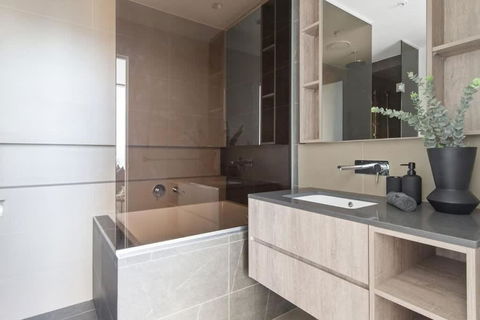 A 2BR Apt With Amazing City Views, FREE Parking - Accommodation Redcliffe 2