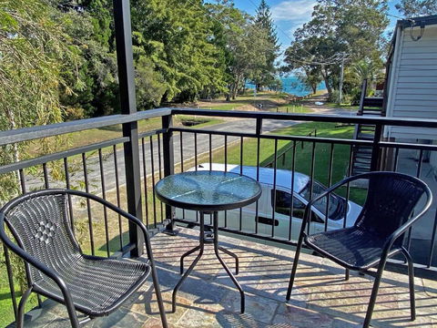 A BEACH AFFAIR - Accommodation Redcliffe 0