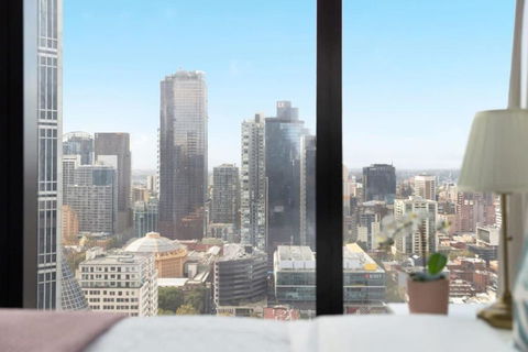 A Chic 2BR Apt Near Melbourne CBD W FREE Parking - Accommodation Redcliffe 1