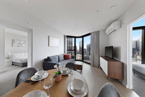 A Chic 2BR Apt Near Melbourne CBD W FREE Parking - Accommodation Redcliffe 4