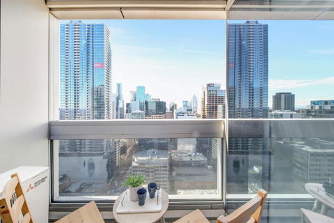 A Chic 2BR Apt Near Southern Cross City Views - Accommodation Redcliffe 1