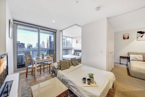 A Chic 2BR Apt Near Southern Cross City Views - Accommodation Redcliffe 3