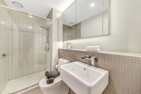 A Chic 2BR Apt Near Southern Cross City Views - Accommodation Redcliffe 4
