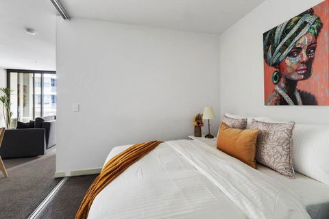 A Chic 2BR Apt Near Southern Cross, With Secure Parking - Accommodation Redcliffe 2