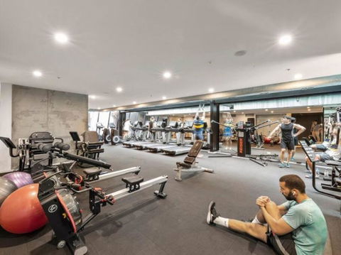 A Chic 2BR Apt Near Southern Cross, With Secure Parking - Accommodation Redcliffe 3