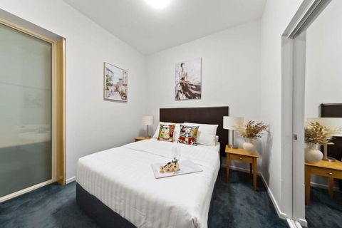 A Chic Apartment On Bourke St Near Chinatown - Accommodation Redcliffe 0