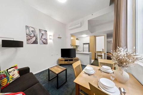 A Chic Apartment On Bourke St Near Chinatown - Accommodation Redcliffe 2