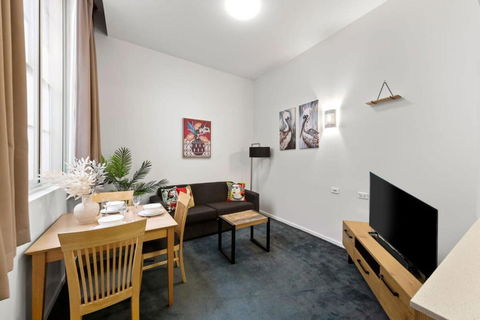 A Chic Apartment On Bourke St Near Chinatown - Accommodation Redcliffe 3
