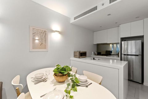 A Chic & Comfy 2BR Apt Near Federation Square - Accommodation Redcliffe 2