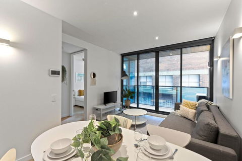 A Chic & Comfy 2BR Apt Near Federation Square - Accommodation Redcliffe 4