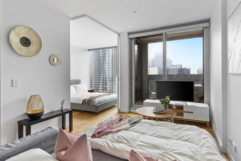 A Chic & Lovely 2BR Apt CBD With City Views - Accommodation Redcliffe 3