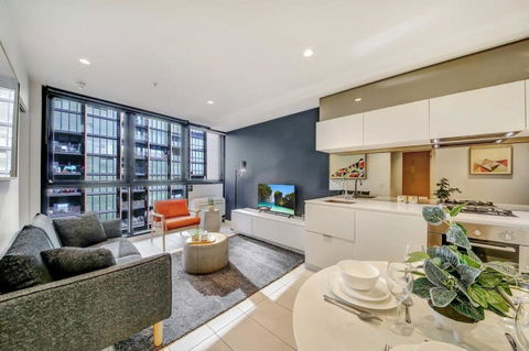 A Comfy 2BR Apt Near Crown & Southern Cross - Accommodation Redcliffe 0