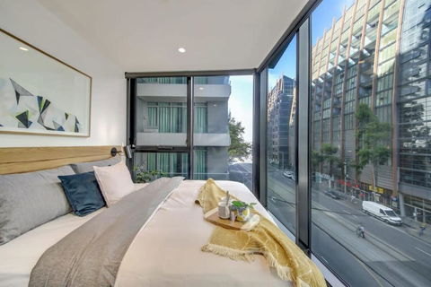 A Comfy 2BR Apt Near Crown & Southern Cross - Accommodation Redcliffe 1