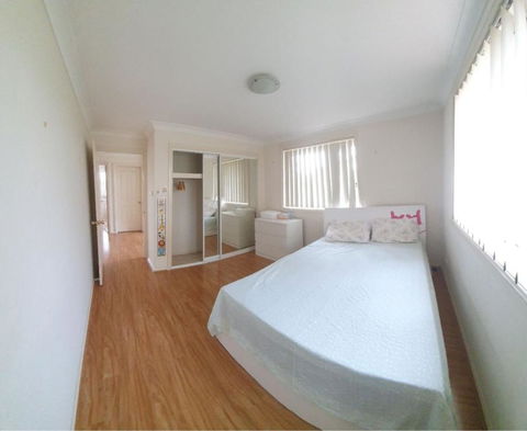 A Cosy Private Bedroom For You (2) - Accommodation Redcliffe 0