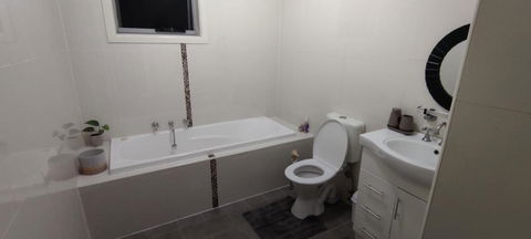 A Cosy Villa, Close To All Essentials - Accommodation Redcliffe 3