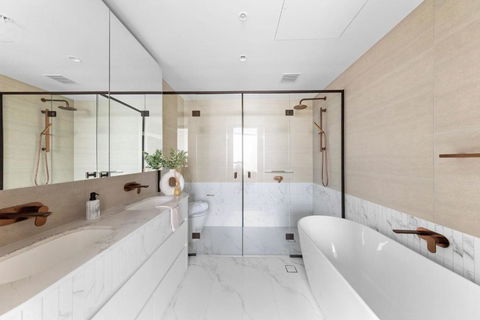 A Cozy 2BR Apt At Sapphire By The Gardens - Accommodation Redcliffe 2