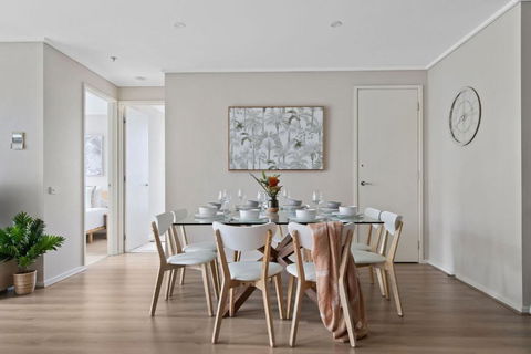 A Cozy 2BR Apt Near Crown Sleeps 6 FREE Parking - Accommodation Redcliffe 1
