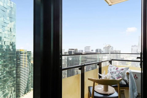 A Cozy 2BR Apt Near Crown With City Skyline Views - Accommodation Redcliffe 1