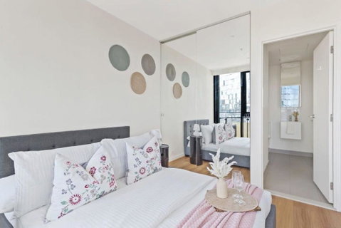 A Cozy 2BR Apt Near Crown With City Skyline Views - Accommodation Redcliffe 2