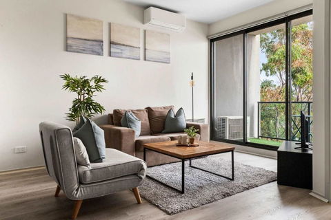 A Cozy & Modern Apt Near To Flemington Races - Accommodation Redcliffe 0