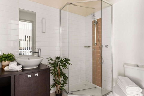 A Cozy & Modern Apt Near To Flemington Races - Accommodation Redcliffe 4