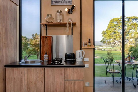 A Dam Good View By Tiny Away - Accommodation Redcliffe 2