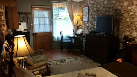 A La Folly Too The Old Workshop - Accommodation Redcliffe 0