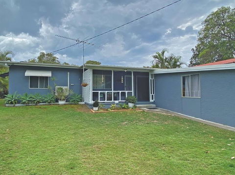 A LITTLE GREY SHACK - Accommodation Redcliffe 0