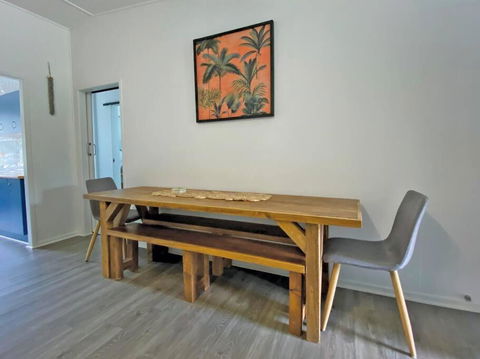 A LITTLE GREY SHACK - Accommodation Redcliffe 2