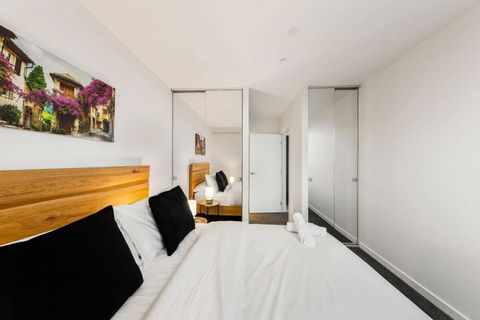 A Lux 2BR Apt With Panoramic Views, FREE Parking - Accommodation Redcliffe 1