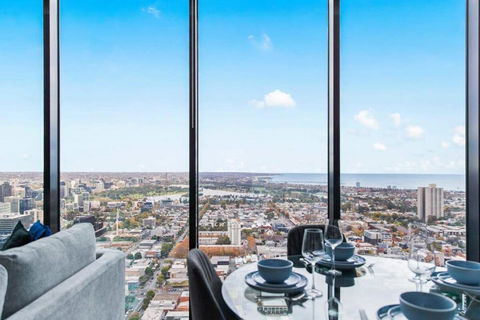 A Lux 2BR Apt With Panoramic Views, FREE Parking - Accommodation Redcliffe 4