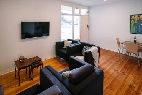 A Wave Away At Glenelg - Accommodation Redcliffe 2