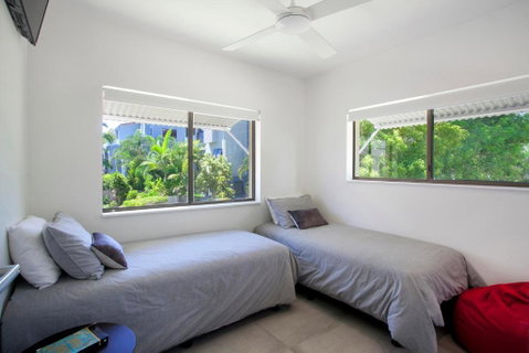 Aarons Luxury Retreat - Accommodation Redcliffe 3