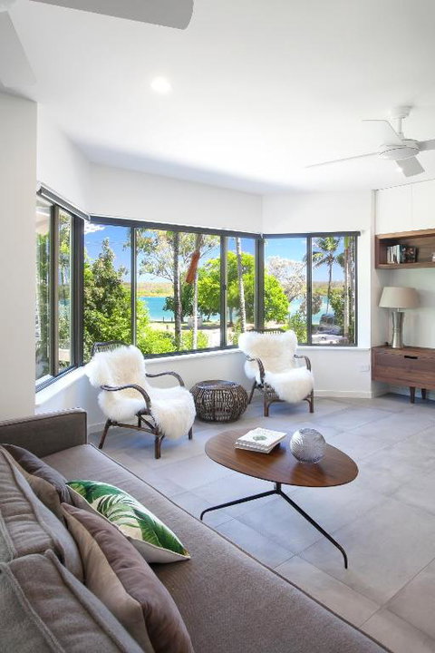 Aarons Luxury Retreat - Accommodation Redcliffe 2