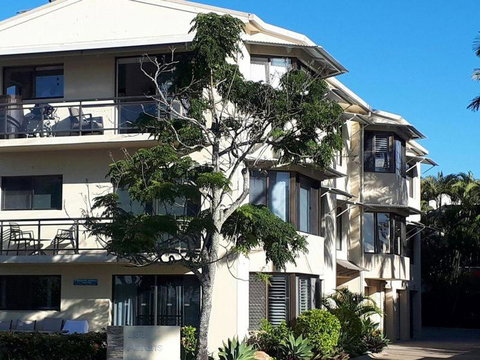 Aarons Luxury Retreat - Accommodation Redcliffe 1