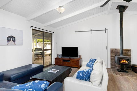 Abbey Beach Shack - Accommodation Redcliffe 0