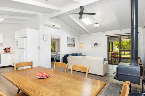 Abbey Beach Shack - Accommodation Redcliffe 1