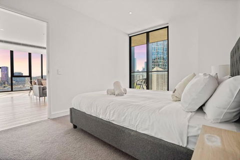 Absolute Bay View Waterfront Getaway Apt 2B2B1C - Accommodation Redcliffe 3