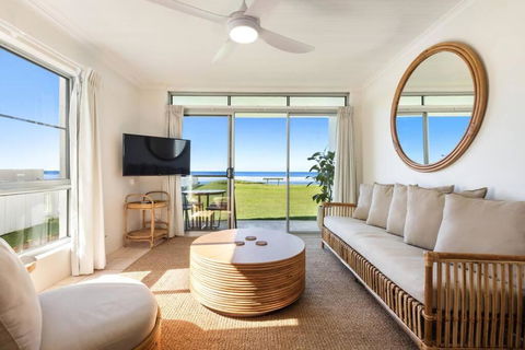 Absolute Beachfront Apartment 11B - Accommodation Redcliffe 0