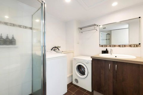 Absolute Beachfront Apartment 11B - Accommodation Redcliffe 4