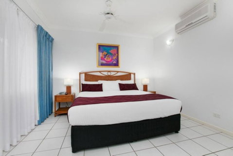 Absolute Beachfront Apartment - Accommodation Redcliffe 4