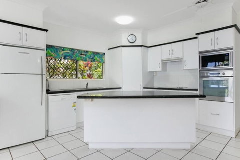 Absolute Beachfront Apartment - Accommodation Redcliffe 1